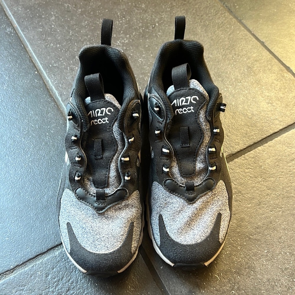 Nike React Youth Size 4 Sneakers. Lightly loved.